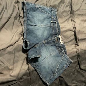 Size 12 Old navy low rise shorts 3”